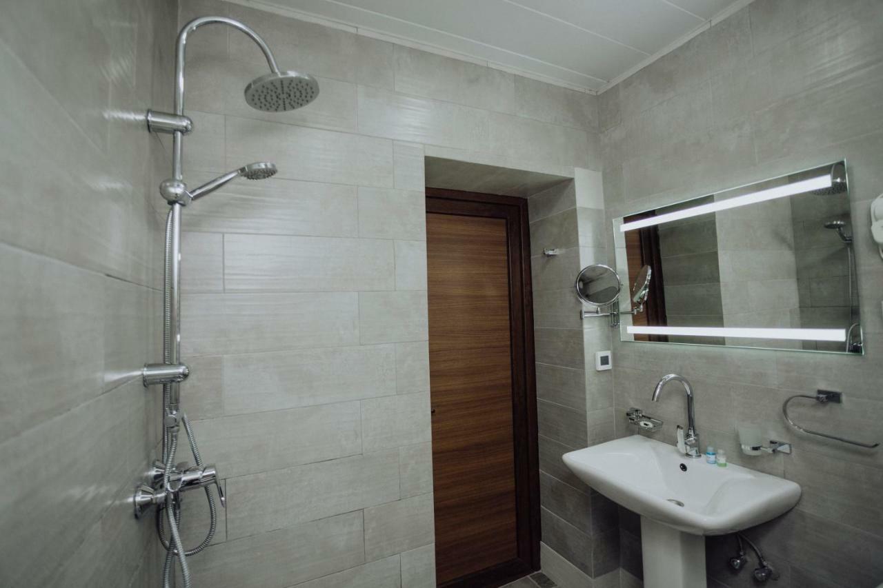 Larda Hotel Mestia Buitenkant foto